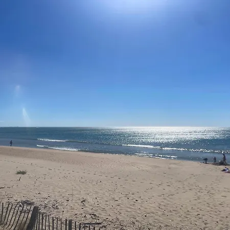 Au Balcon De La Mer, A