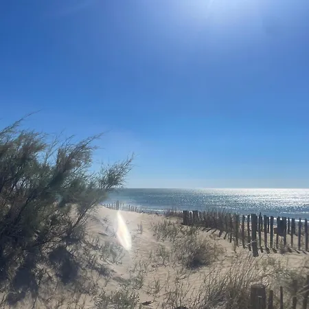 Au Balcon De La Mer, A *